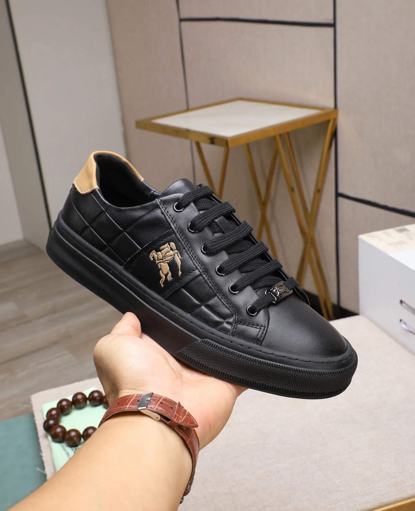 Men's shoes 💰420 ❤️❤️❤️[BURBERRY] Burberry purchasing agent 🔍men's 🚹 new model is synchronized with the official website. The upper is made of imported fabrics and cowhide lining. Completely 1⃣:1⃣ replica🇮🇹, non-slip and wear-resistant rubber outsole ⚠original factory goods, 🔍🔍high quality, please look at the details, welcome to compare⚠Size: 38-44